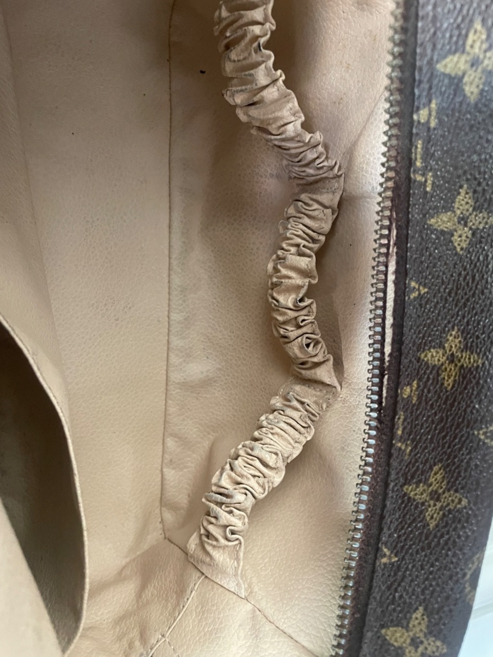 Louis Vuttion large cosmetic/toiletry bag - Picture 9 of 9